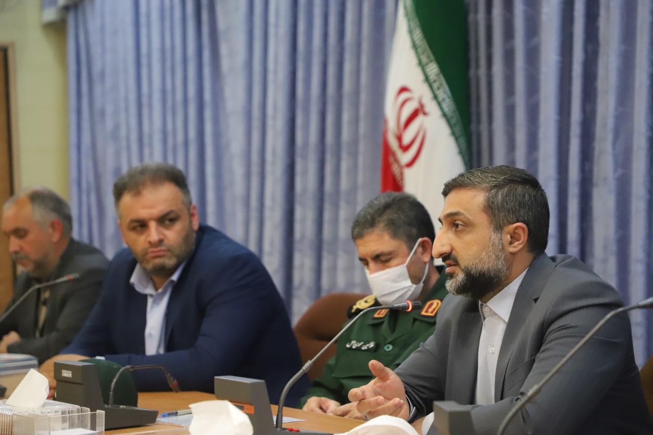 ورزشکاران عرصه های فرهنگی مدال افتخارشان را از شهدا گرفتند