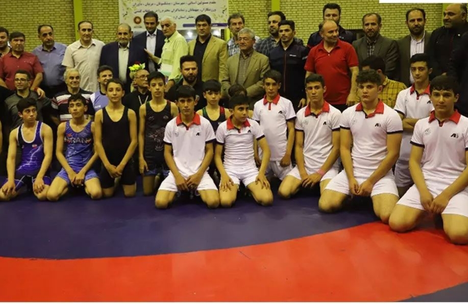 تجلیل رئیس سازمان فرهنگی ورزشی شهرداری اردبیل از “علی ابشوند” داور بین المللی کشتی