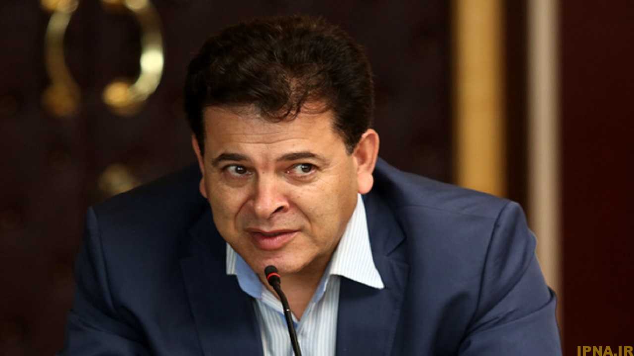 درودگر: برکناری اسکوچیچ تیم ملی فوتبال را بلا تکلیف می‌کند / از تبلیغات محیطی بالای ۱۹۰ میلیارد تومان درآمد داشتیم