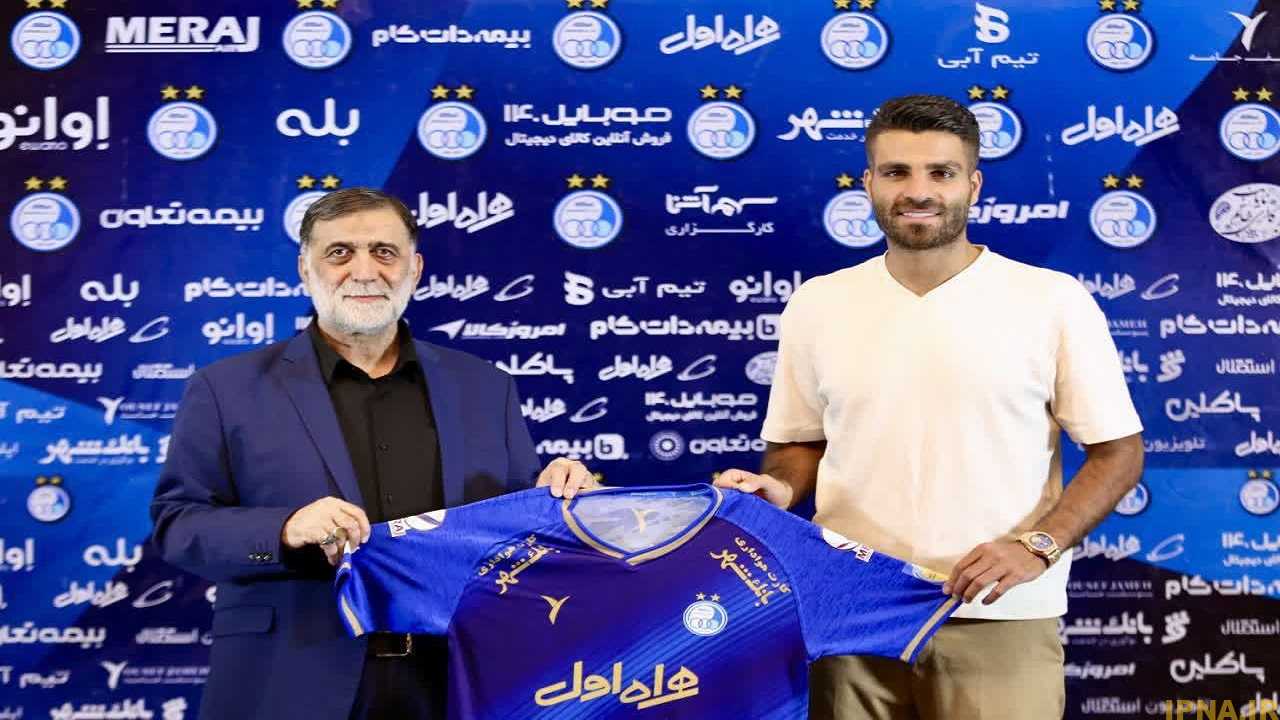 مرادمند قراردادش را با استقلال را تمدید کرد