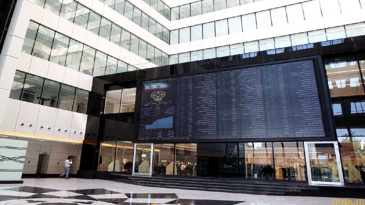 بدون اطلاعات شفاف قیمت گذاری باشگاه ها غیرممکن است/ افشا نشدن جزئیات قرارداد اجحاف در حق سایر شرکت ها است