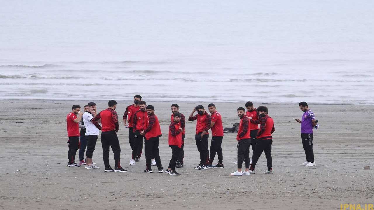 بازیکنان پرسپولیس لب ساحل انزلی