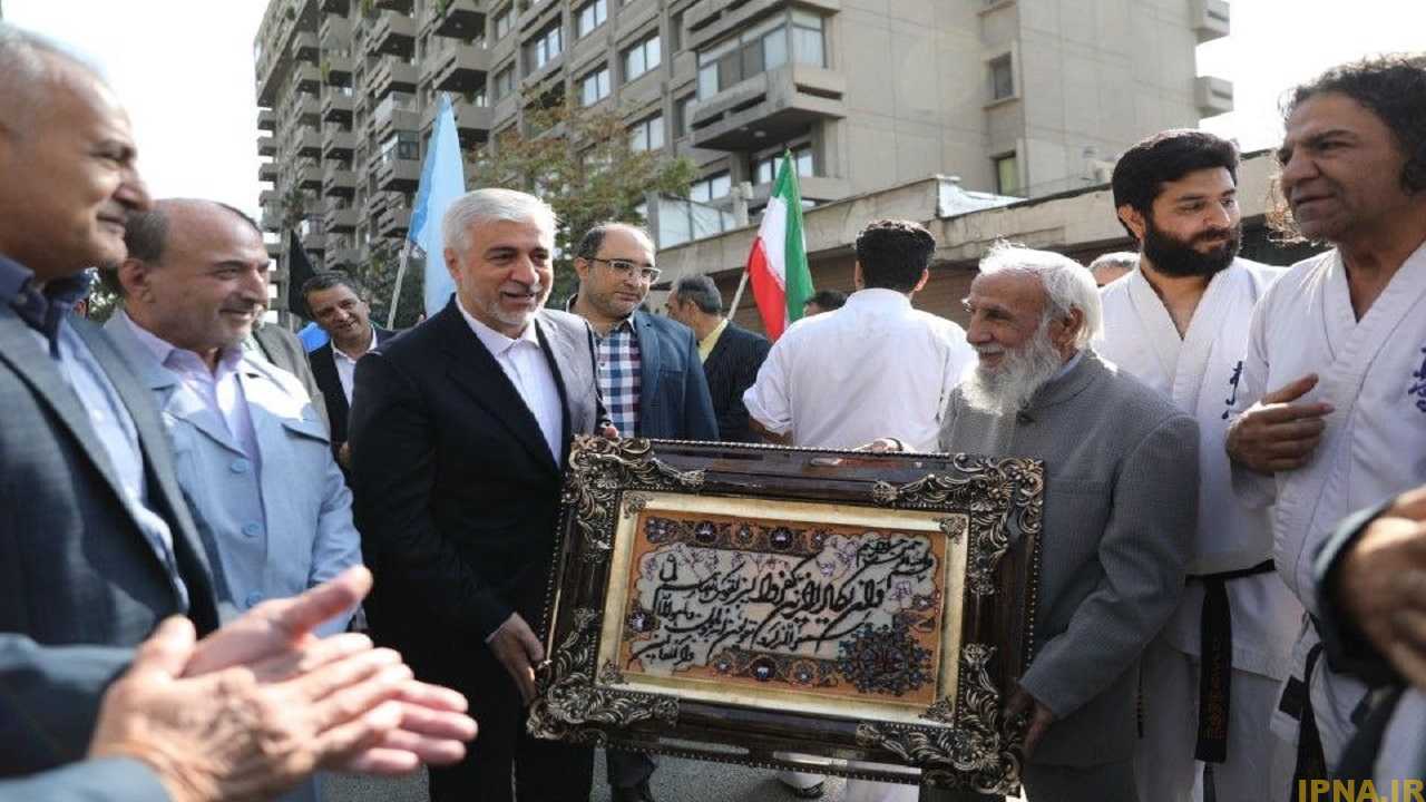 دلیل افتتاح سالن ورزشی که پیش از این افتتاح شد چه بود؟