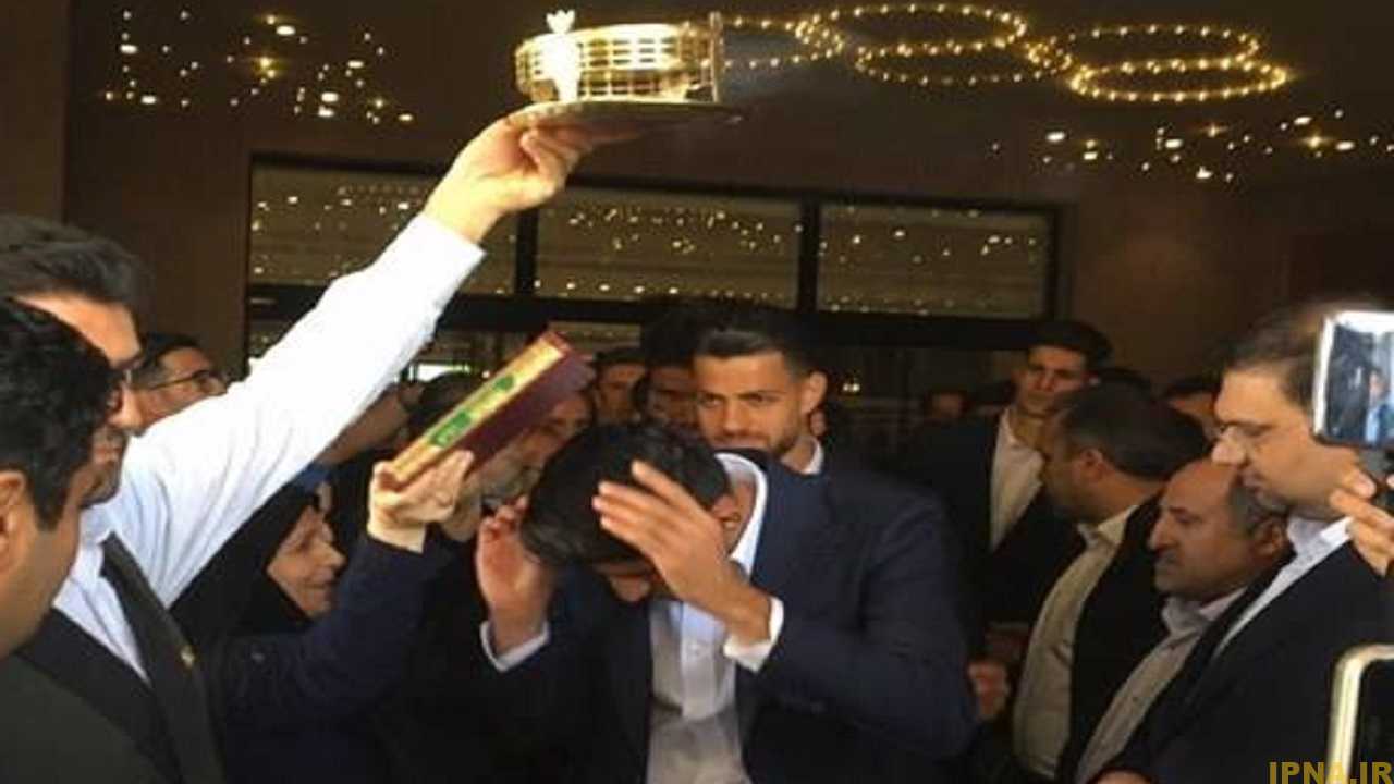 تیم ملی فوتبال با تلاوت قرآن و دعای خیر برای حضور در جام جهانی بدرقه شد + عکس و فیلم