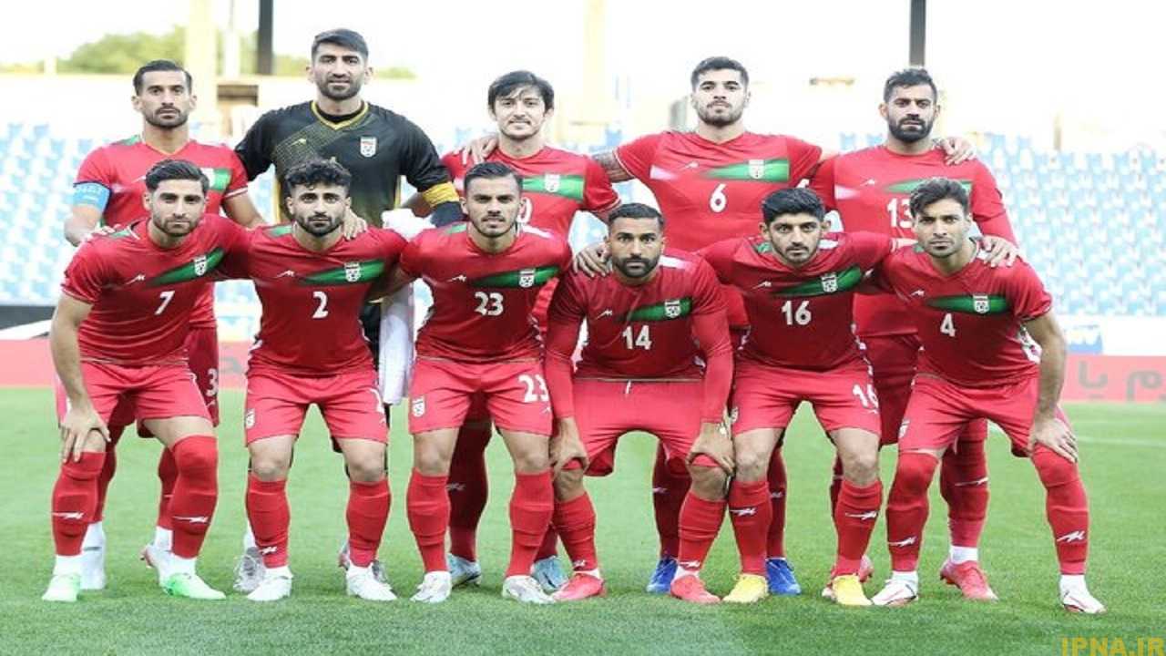 یوزهای ایران با لباس‌های قرمز مقابل انگلیس