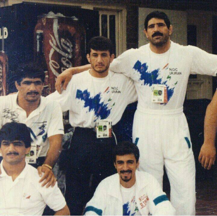 در شان رییس کشتی نیست تسبیح دست بگیرد و در مسابقات جهانی تخمه بشکند!