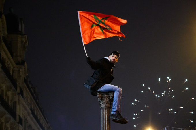 عکس | پرچم مراکش در قلب فرانسه بالا رفت!