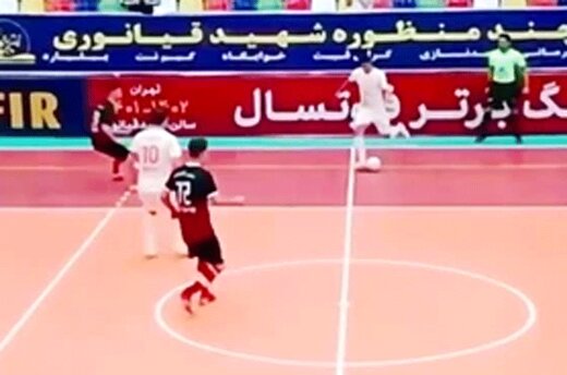 ببینید | سوپرگل زیبا و آکروباتیک در لیگ فوتسال ایران