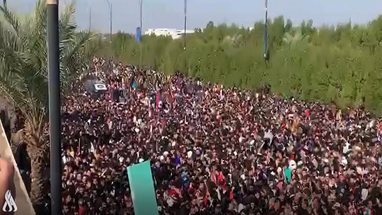 یک کشته و ۶۰ مصدوم بر اثر ازدحام جمعیت اطراف ورزشگاه در بصره+ ویدیو