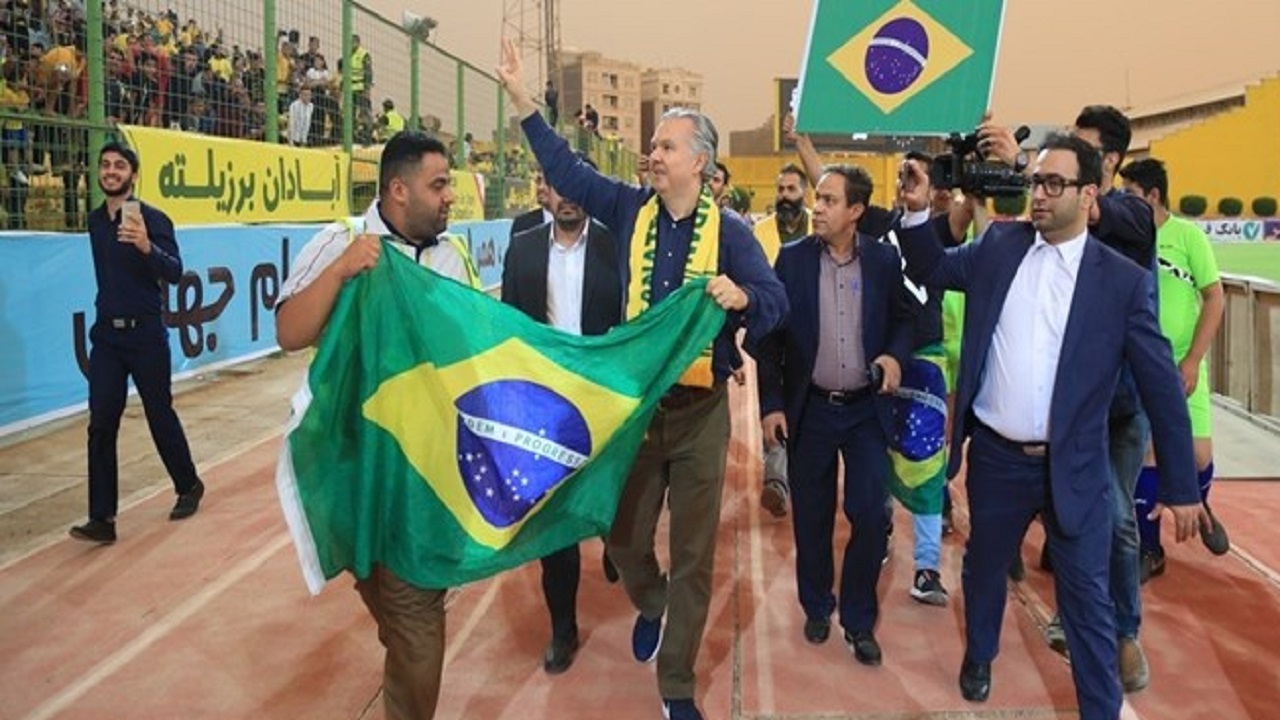 سفیر برزیل در آبادان/ اعتراض هواداران به بازیکن دورگه