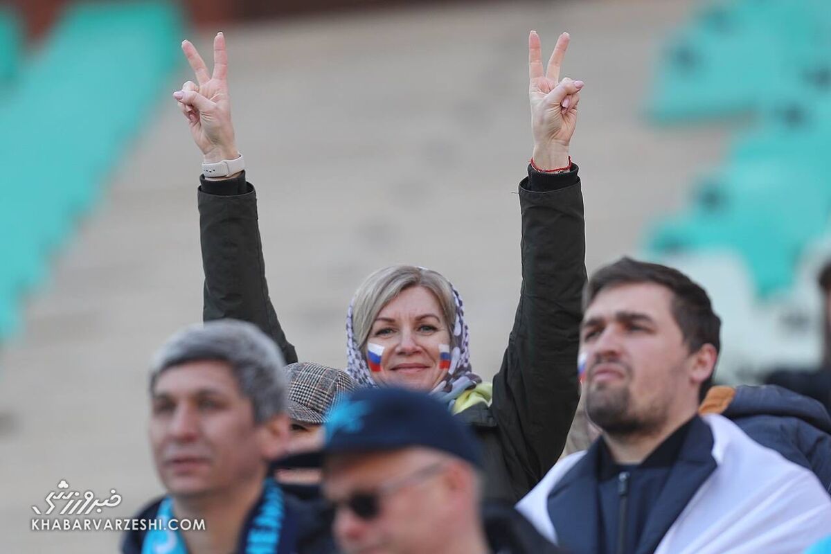 تصاویر | زنان روسی در نصف جهان تماشاگر بازی سپاهان و زنیت/ استقبال پرشور از دیدار دوستانه در ایران
