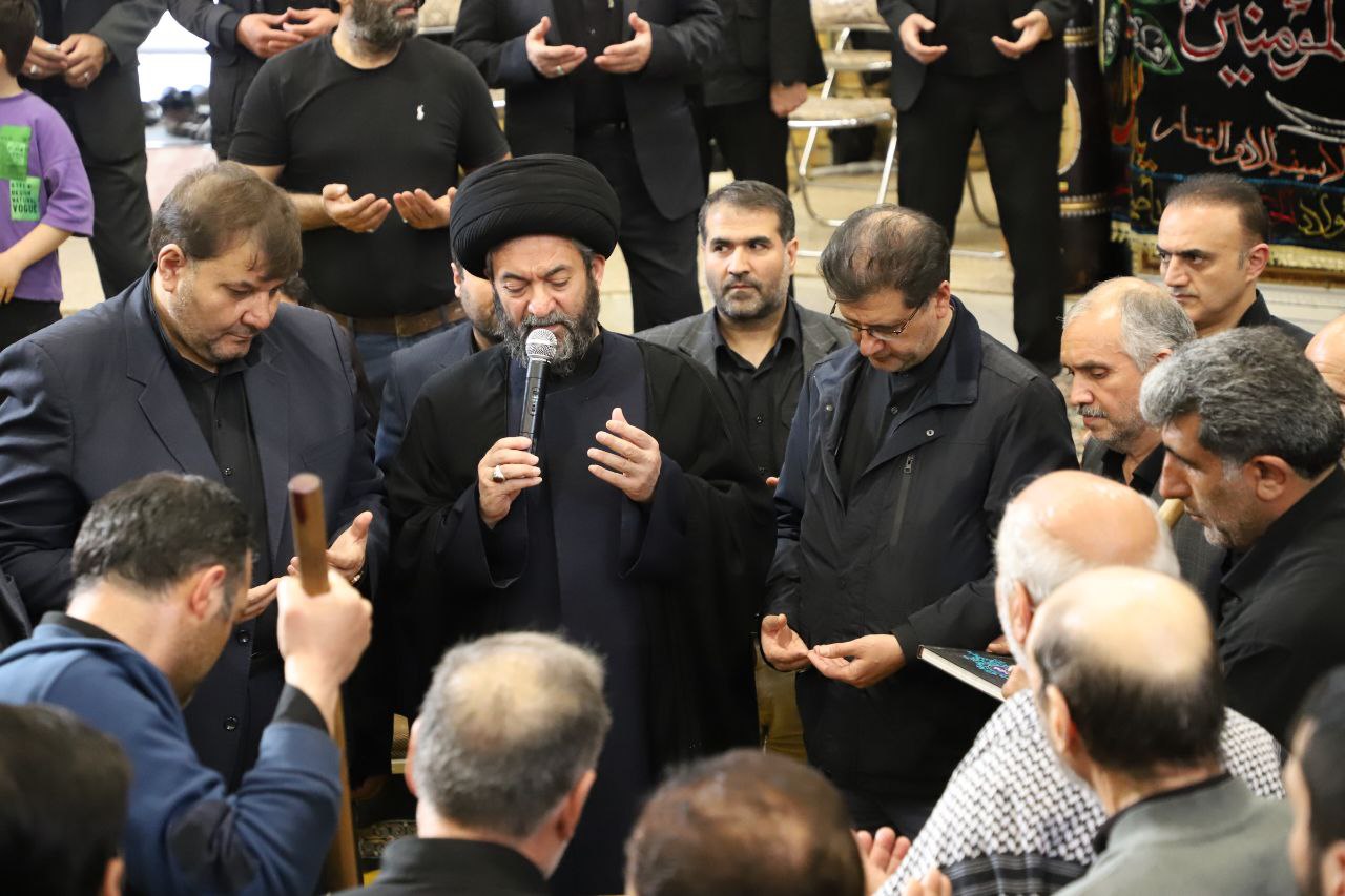 برگزاری مراسم ۴۰ ساله حلواپزی در زورخانه اردبیل