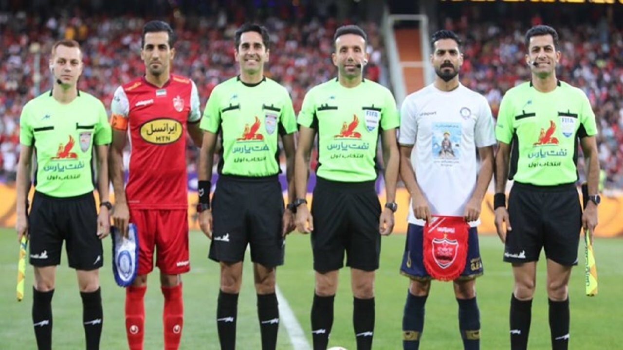 ضربه پنالتی به نفع پرسپولیس درست بود/ بازیکن گل گهر باید اخراج می شد