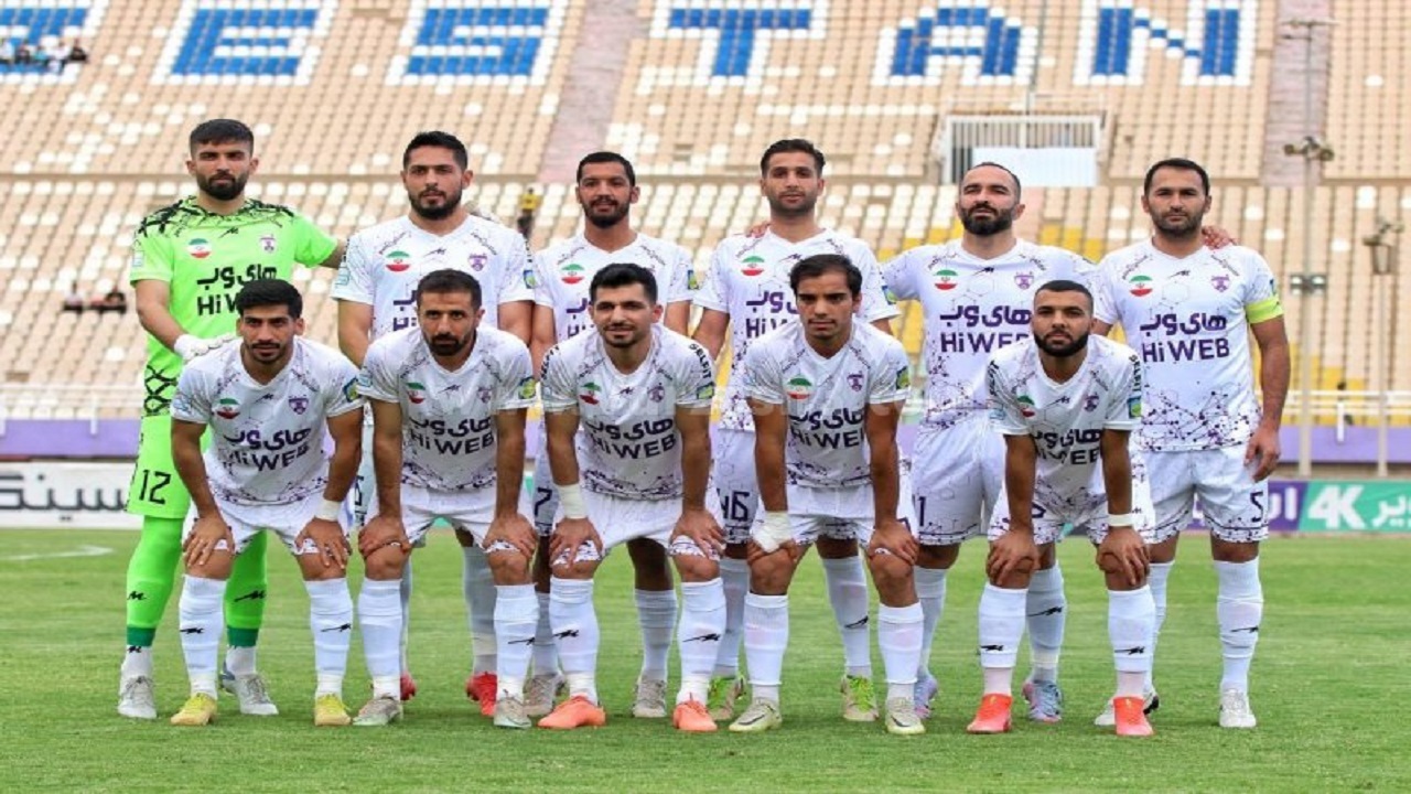 اعتراض هوادار: دو بازی نیمه نهایی را همزمان کنید!