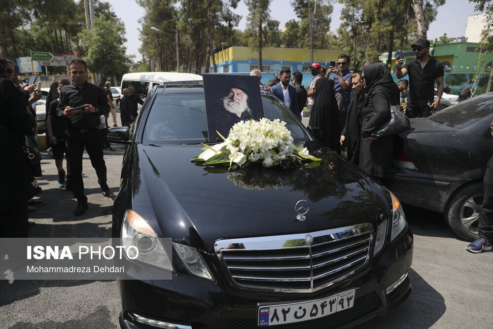 تصاویر تلخ از خاکسپاری خلیل عقاب با حضور هادی چوپان