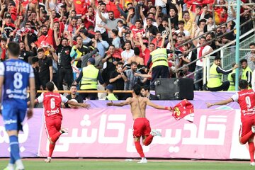 عکس | کارت زرد نوش جان عیسی شد