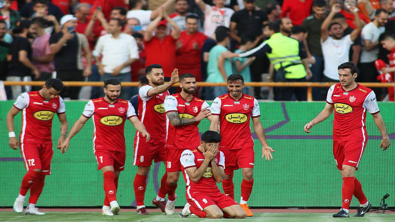 پرسپولیس ۴ – گل گهر ۰ / فقط یک پیروزی تا قهرمانی + فیلم