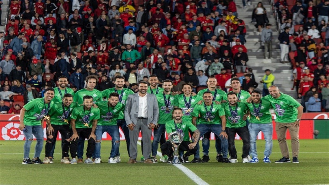 جشن قهرمانی یاران طیبی در مستطیل سبز