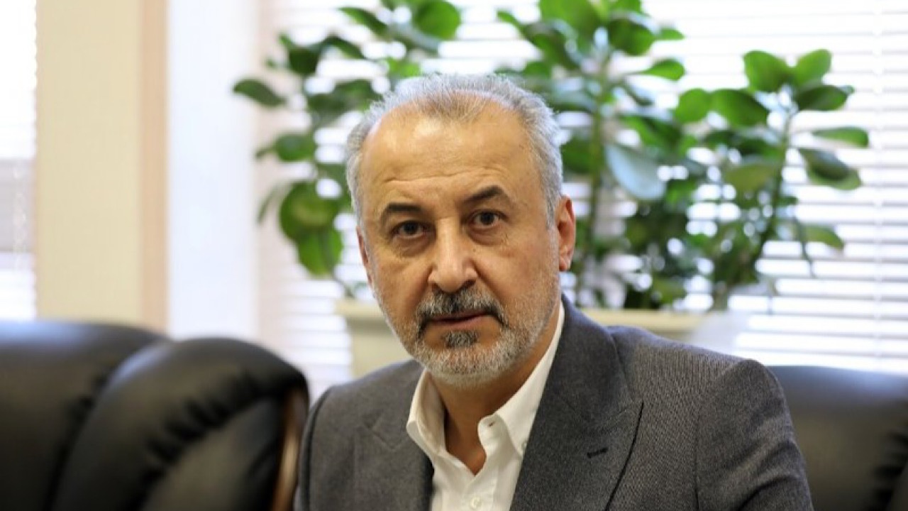 رضا درویش با لباس پلوخوری در پرسپولیس