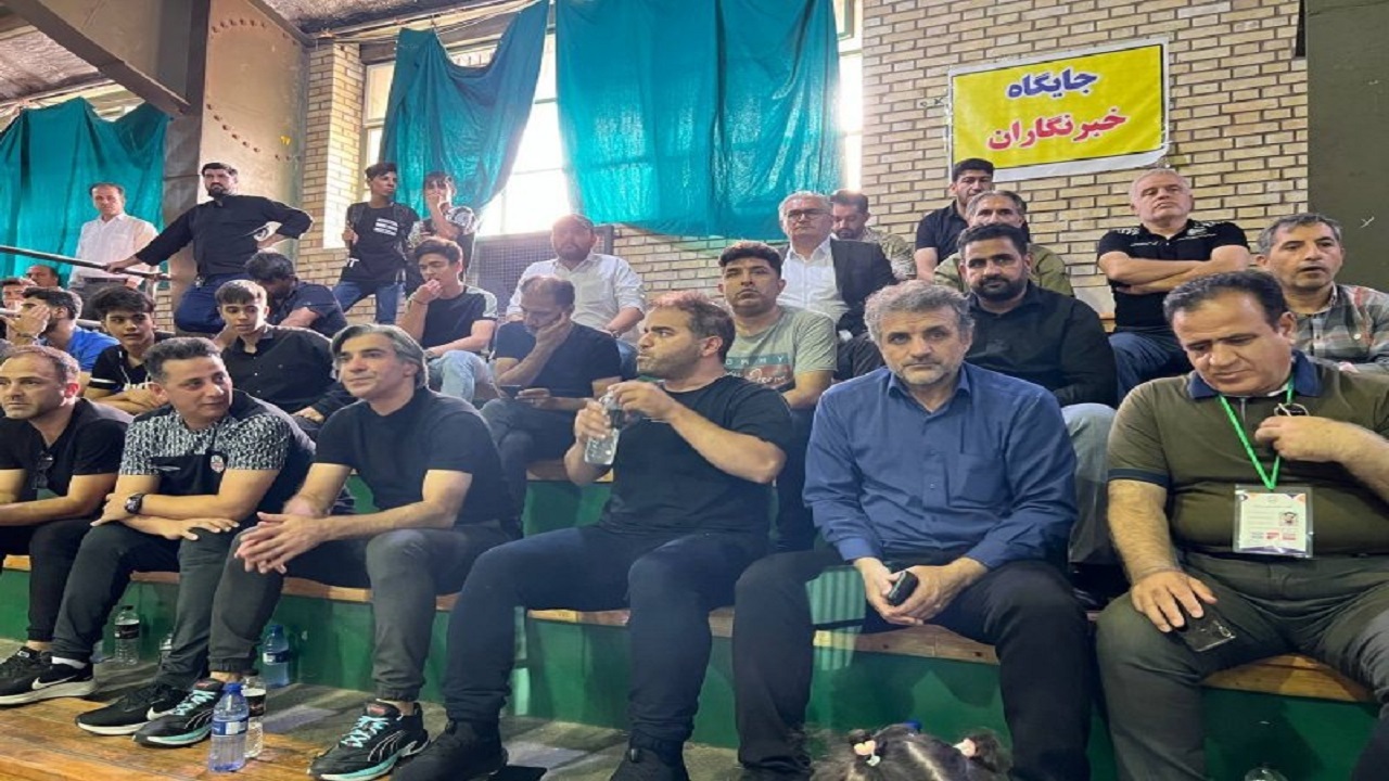 سرمربی تیم ملی در سالن حیدریان قم