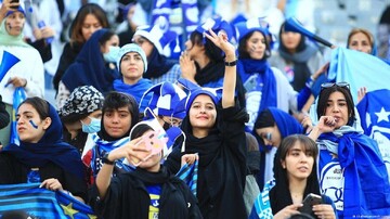 یک دیدار از هفته اول لیگ برتر با حضور بانوان تماشاگر