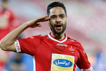 هوادار متمول کاپیتان پرسپولیس را کنار گذاشت!