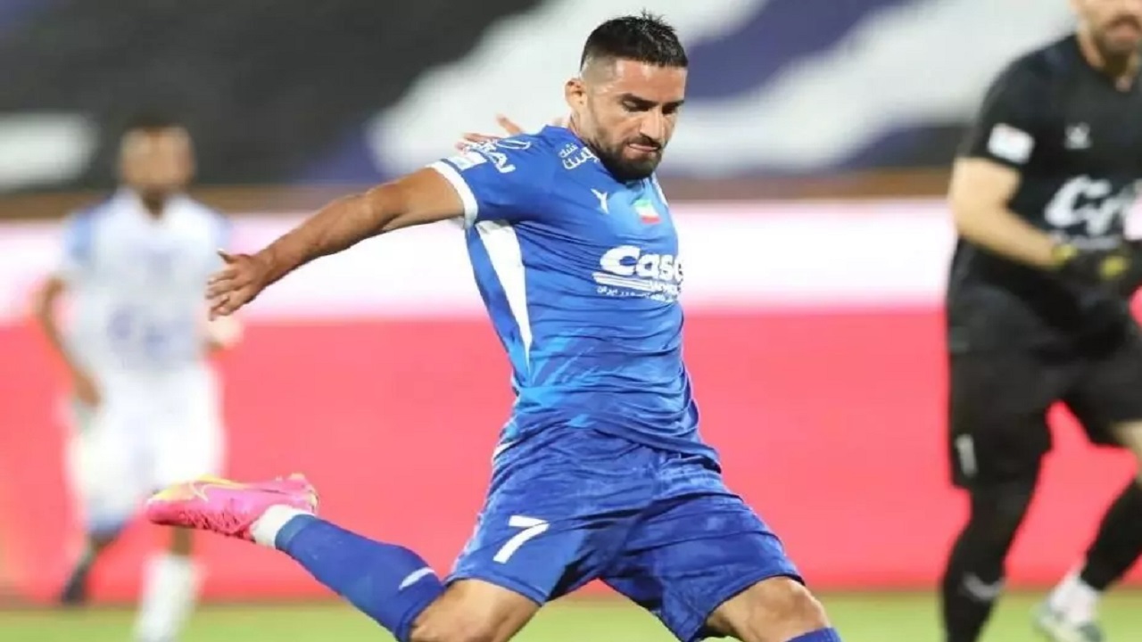 بازگشت مهاجم استقلال به ایران
