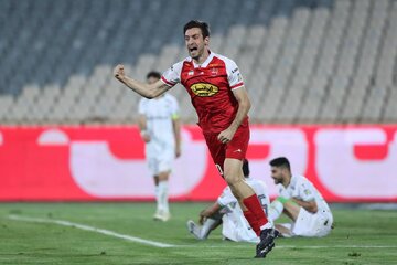 حرف‌های درگوشی گل‌محمدی با مدافع محبوب پرسپولیسی‌ها