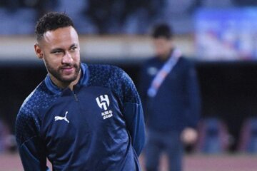 عکس‌| بچه‌داری نیمار و پسر بزرگش سر بازی الهلال!