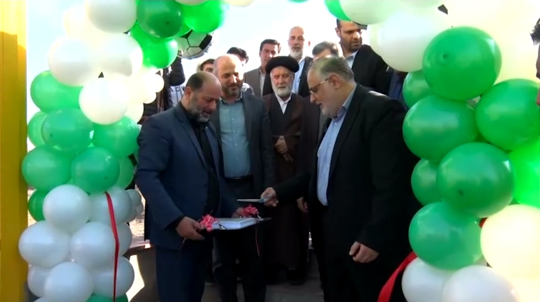 اعلایی، استاندار قزوین چمن مصنوعی شهر (خاکعلی) را افتتاح کرد