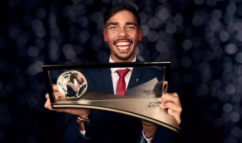 Madruga&#۸۲۱۷;s double delight of Puskás Award and top-flight Brazil move