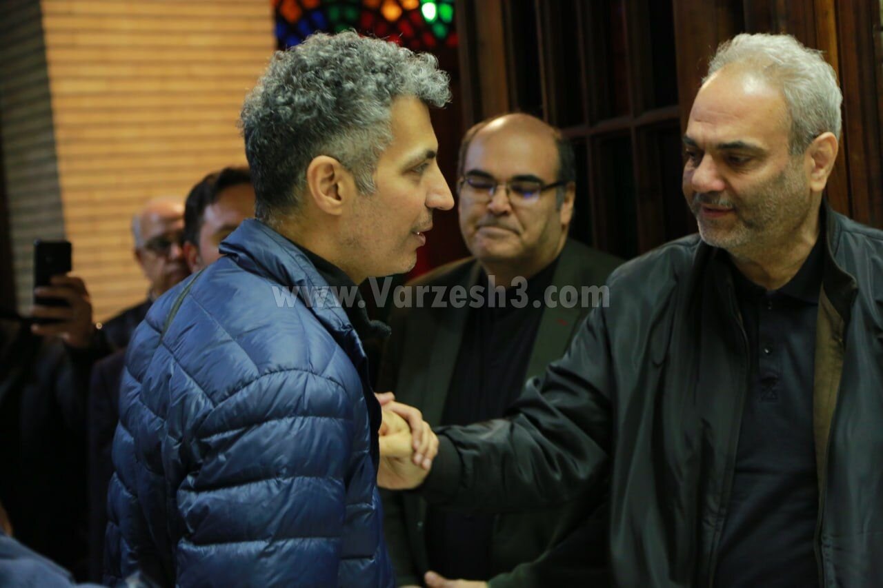 عکس| عادل فردوسی‌پور در مراسم ختم برادر جواد خیابانی