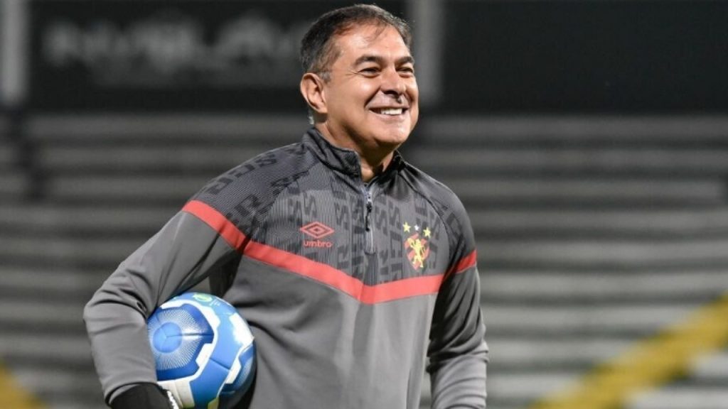 انیسیو مربی دروازهبانهای پرسپولیس شد