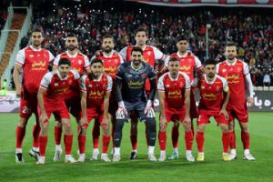 عکس| اوسمار مرد اول پوستر بازی پرسپولیس - ذوب آهن