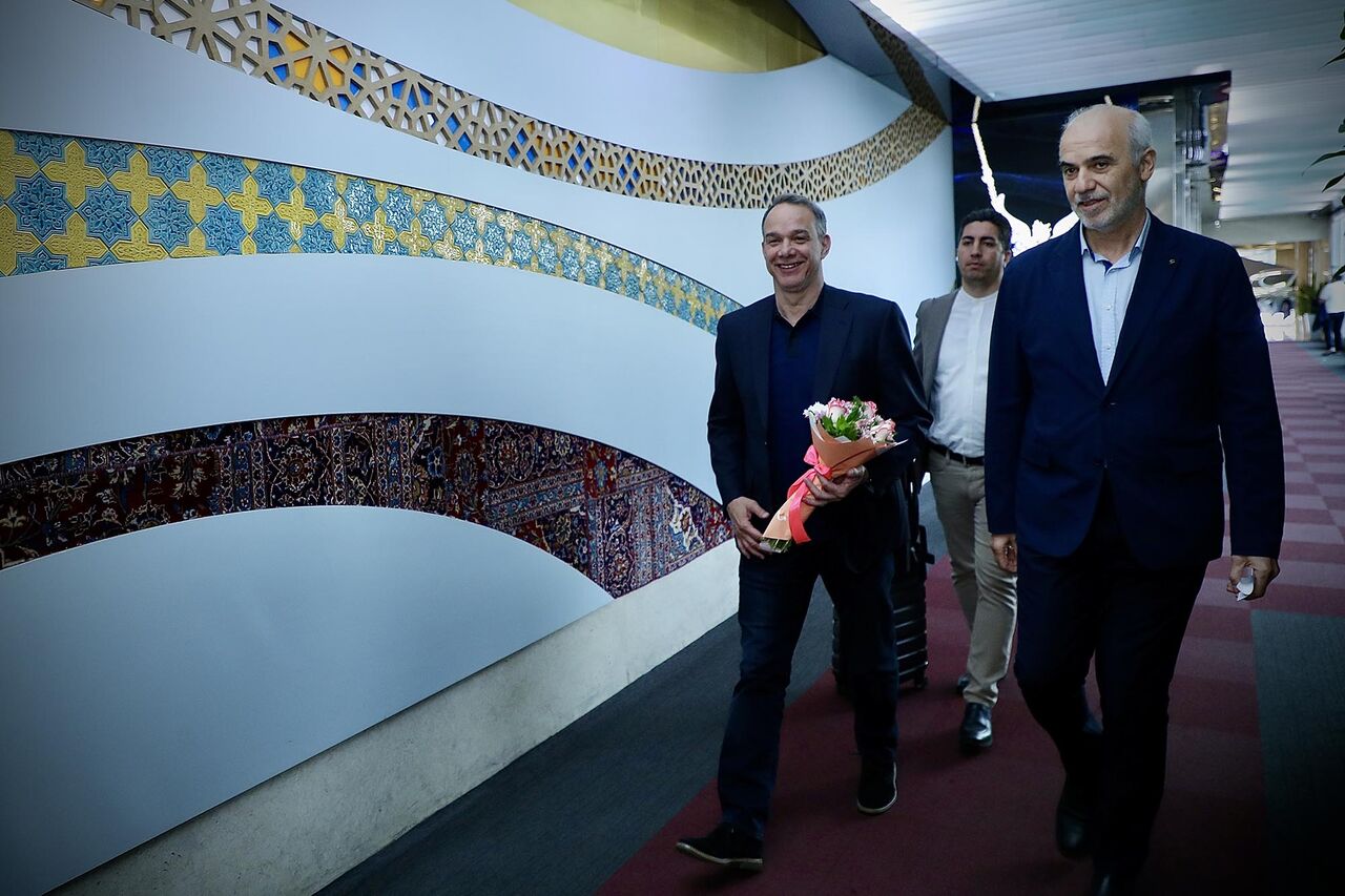 سرمربی جدید تیم ملی والیبال وارد تهران شد