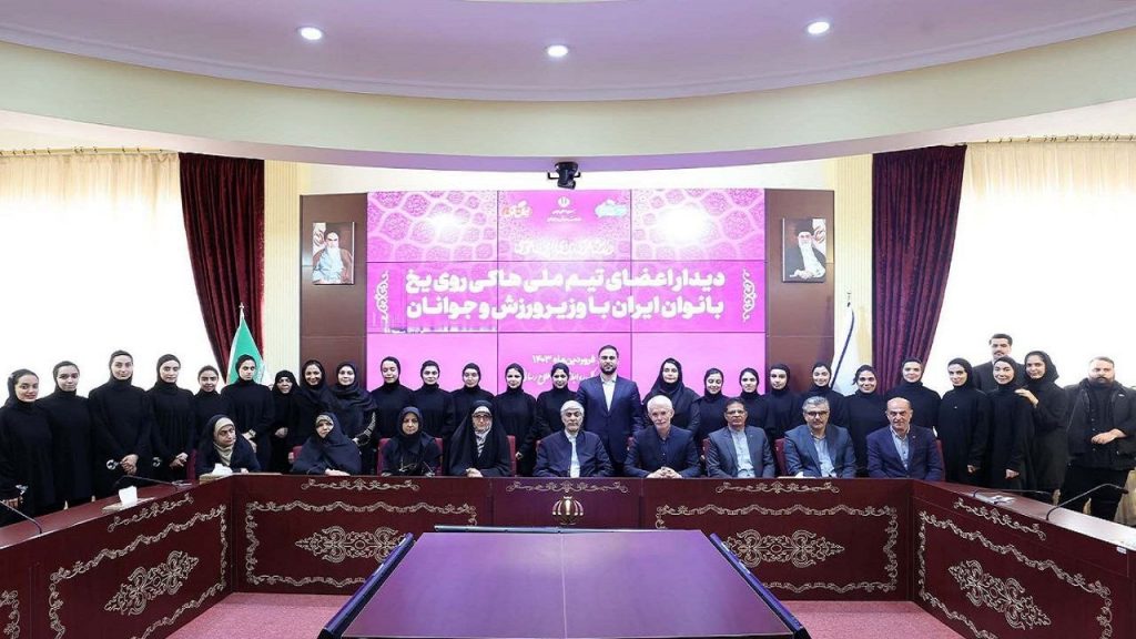 تیم ملی هاکی روی یخ بانوان «ما میتوانیم» را به جهان نشان داد/ بودجه برای تامین تجهیزات تخصیص مییابد