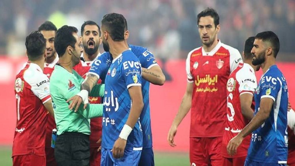 شافعی: ترفند استقلالی ها به حاشیه بردن سرخپوشان است/ پروژه واگذاری سرخابی ها شکست می خورد