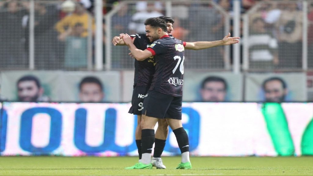 نساجی قائمشهر ۱ - ۲ پرسپولیس/ سرخپوشان ۱۰ نفره موقتا صدرنشین شدند