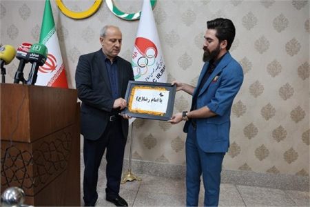 پرچم‌های به اهتزاز در آمده در اورست تقدیم موزه ملی ورزش شد
