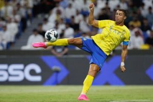 عکس‌| ملاقات رونالدو با ستاره تیم زنان النصر