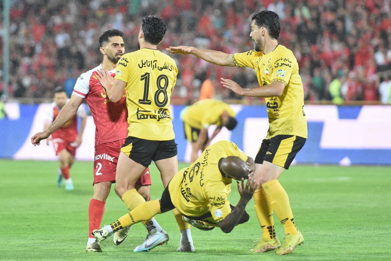 فرمول متفاوت قهرمانی در ایران؛ جام را به بهترین خط حمله نمی‌دهند!