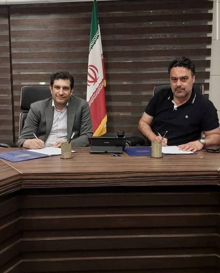 عکس‌| توافق با آتیلا حجازی در اتاق جلسات آجورلو؟!