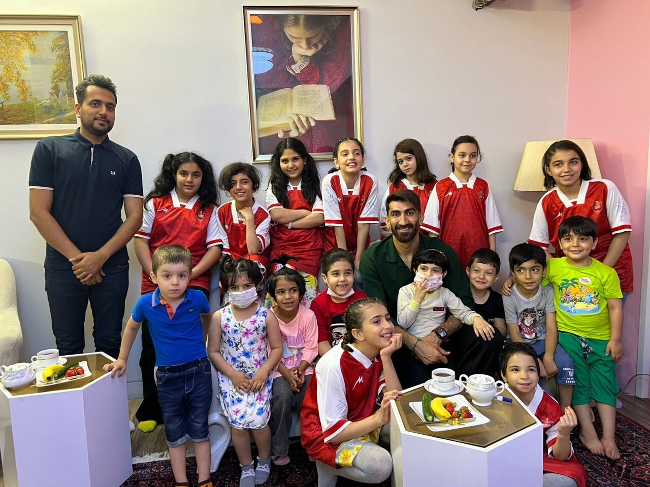 عکس‌| اقدام زیبای بیرانوند؛ جشن صدرنشینی در یک مکان خاص!