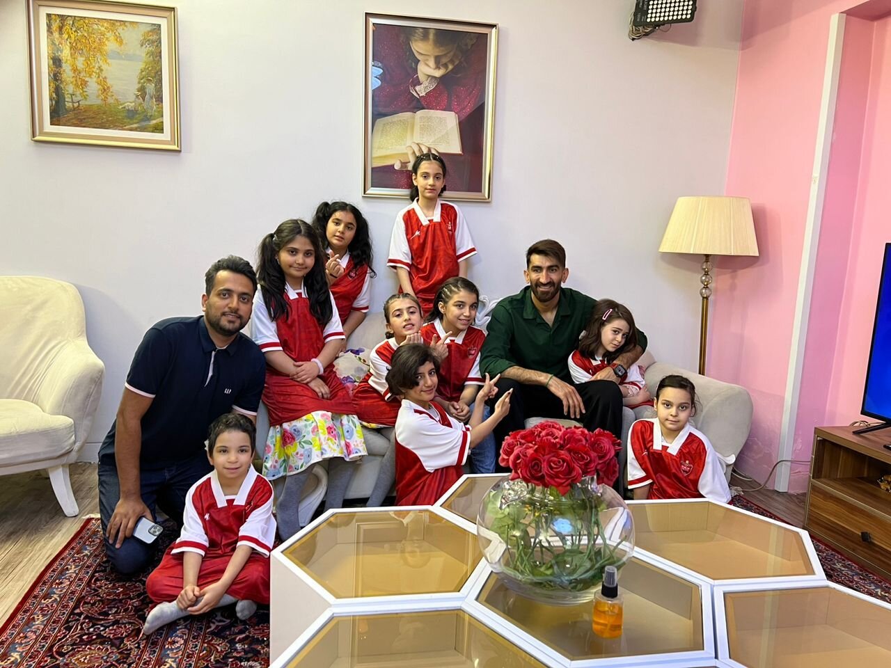 عکس‌| اقدام زیبای بیرانوند؛ جشن صدرنشینی در یک مکان خاص!