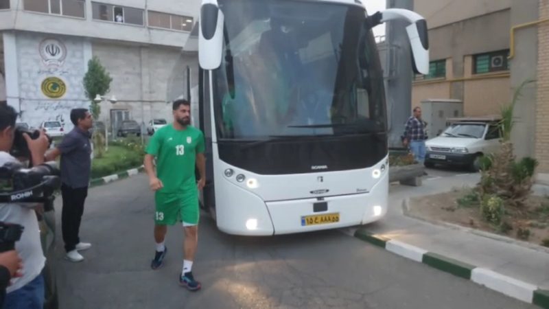 ورود  اتوبوس تیم ملی به ورزشگاه شهید دستجردی