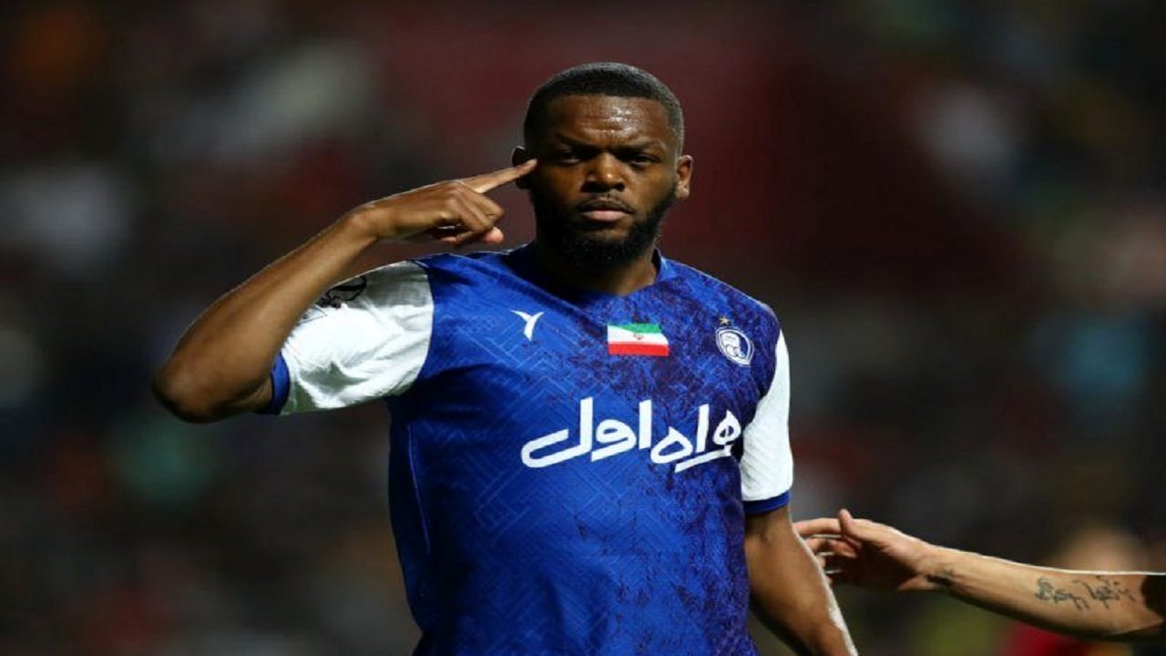 بازیکن استقلال از ایران خارج شد