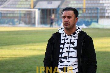 دام گوشم را گرفت و گفت اینقدر تکل نزن!