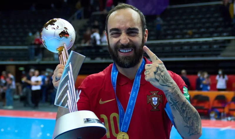 ۴ Days To Go: Ricardinho is finally crowned