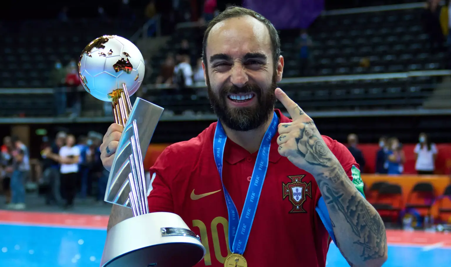 ۴ Days To Go: Ricardinho is finally crowned