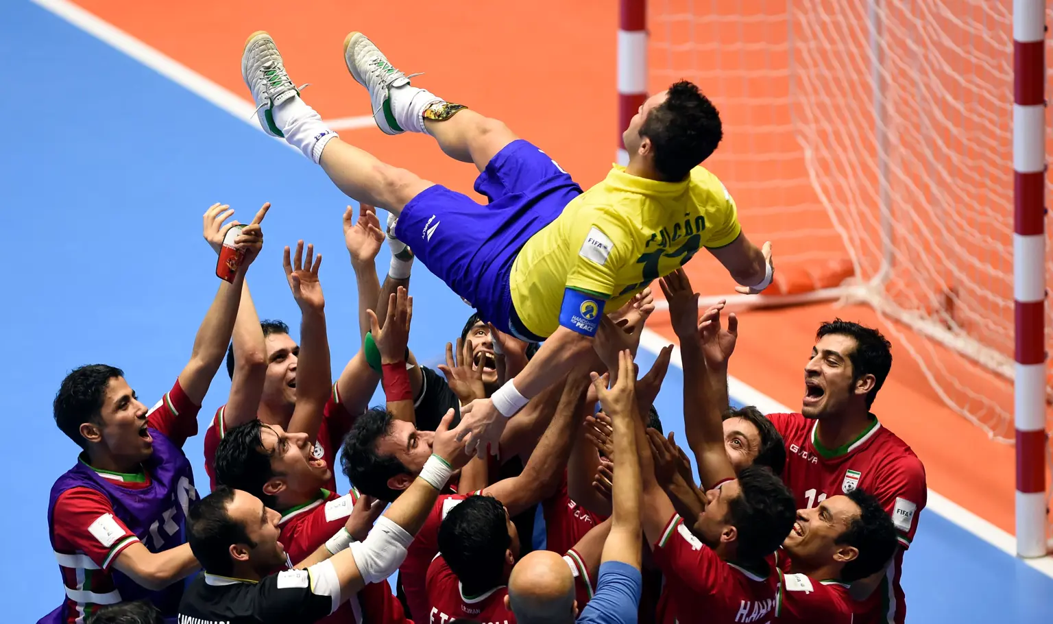 ۷ Days To Go: Iranians pay tribute to departing Falcao